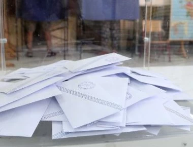 Νέα δημοσκόπηση: Προβάδισμα 13,1 μονάδων της ΝΔ έναντι του ΣΥΡΙΖΑ - Τρίτο κόμμα η Χρυσή Αυγή